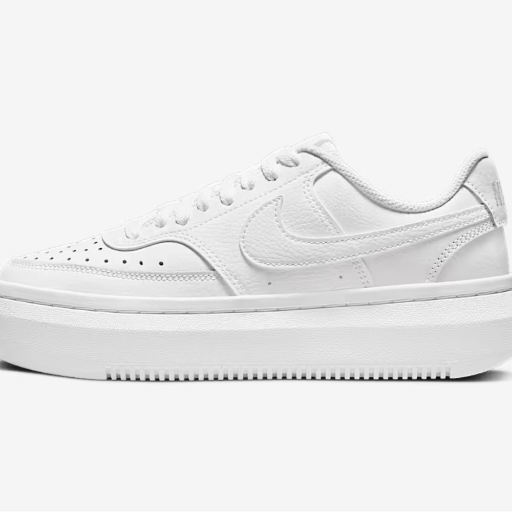 Nike Court Vision Alta Women's Shoes, Color White and Size 8. Style: DM0113-100